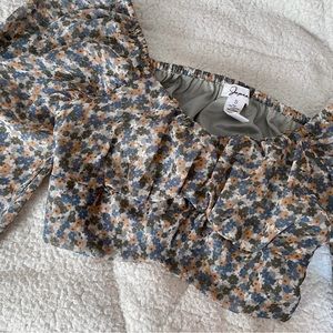 Puff Sleeve tie back crop top